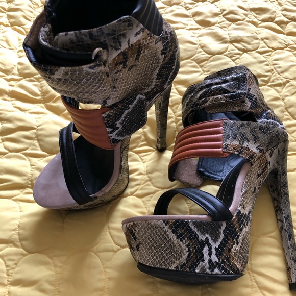 Heels - Picture 3 of 4